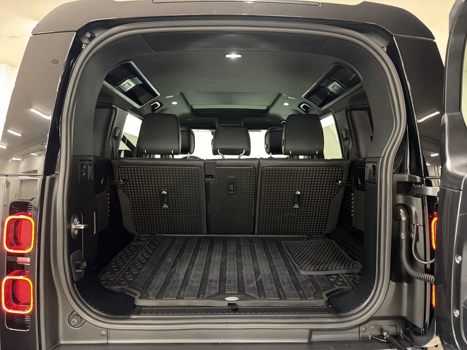 2025 Land Rover Defender 110 P300 S-27