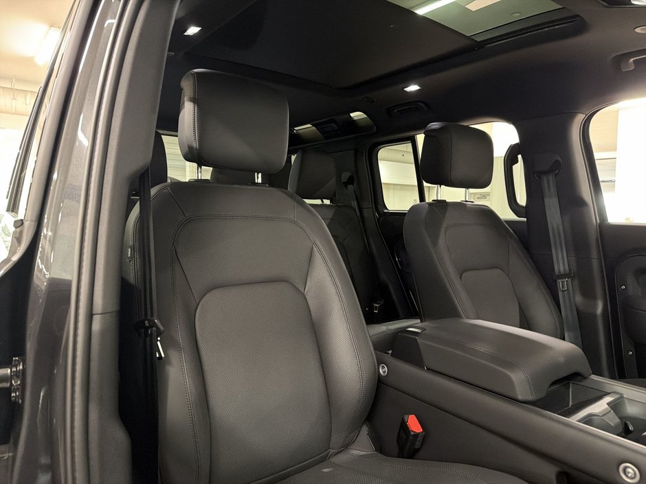 2025 Land Rover Defender 110 P300 S-28