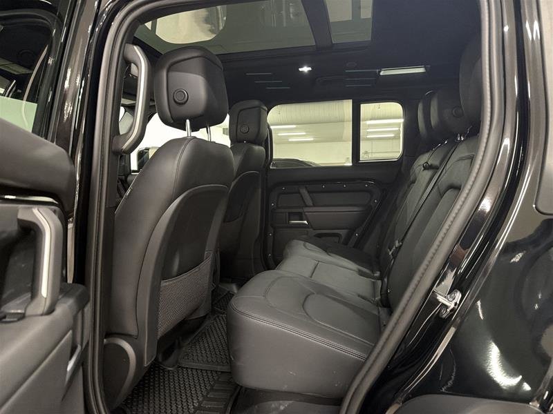 Land Rover Defender 110 P300 S 2025-14