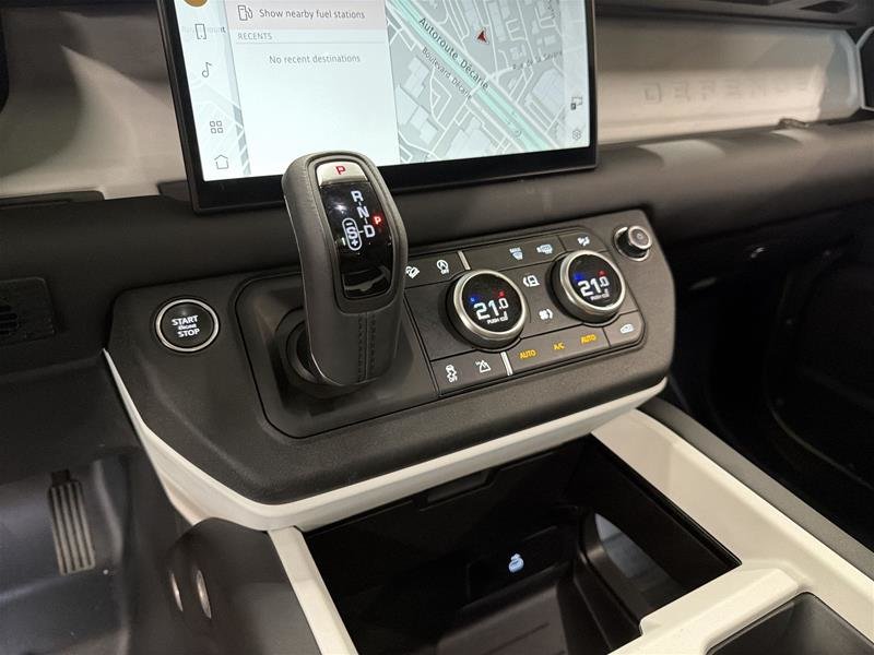 Land Rover Defender 110 P300 S 2025-13