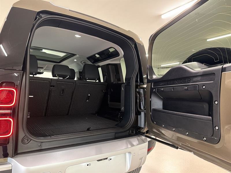 Land Rover Defender 110 P300 S 2025-17