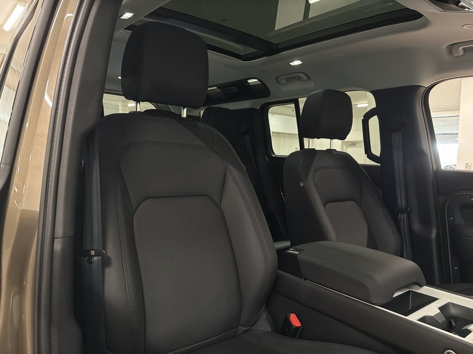 2025 Land Rover Defender 110 P300 S-28
