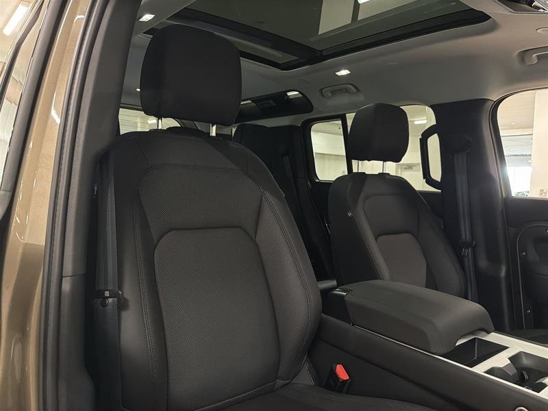 Land Rover Defender 110 P300 S 2025-14