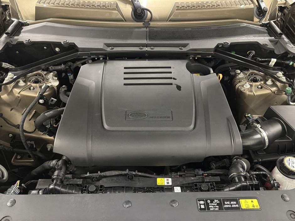 2025 Land Rover Defender 110 P300 S-29
