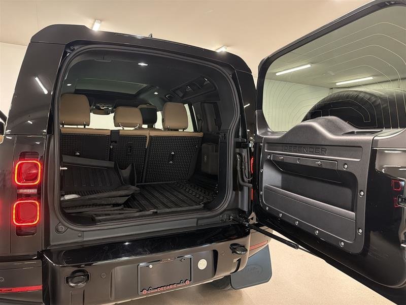 2025 Land Rover Defender 110 P400 X-Dynamic SE-15