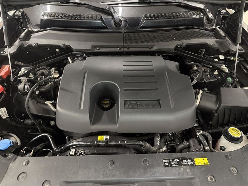 2025 Land Rover Defender 110 P400 X-Dynamic SE-17