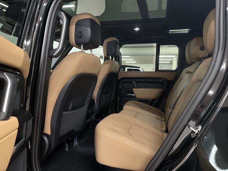 2025 Land Rover Defender 110 P400 X-Dynamic SE-14