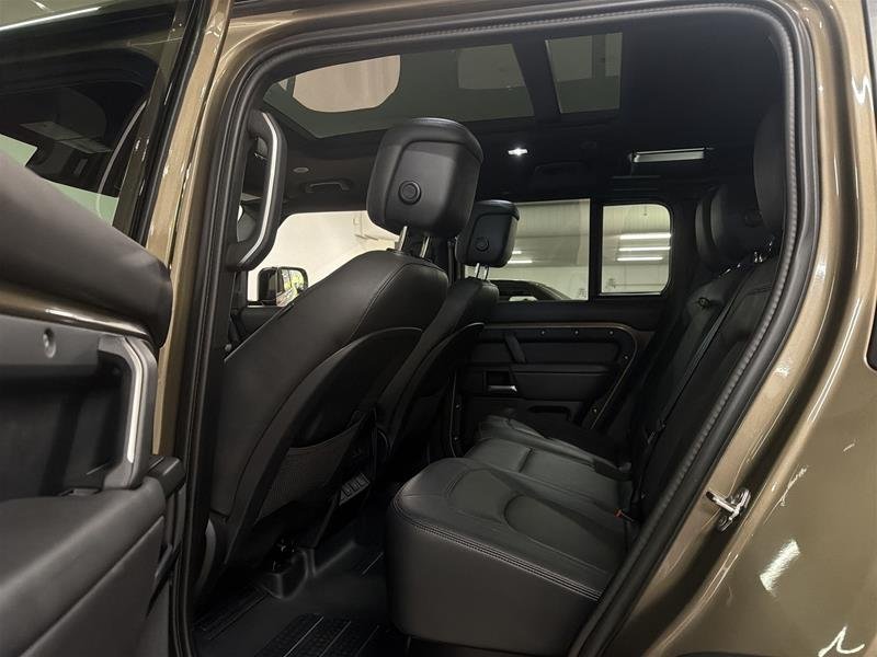 Land Rover Defender 110 P300 S 2025-14