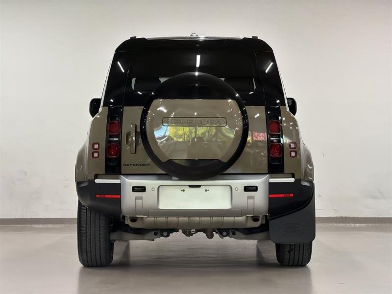 Land Rover Defender 110 P300 S 2025-4