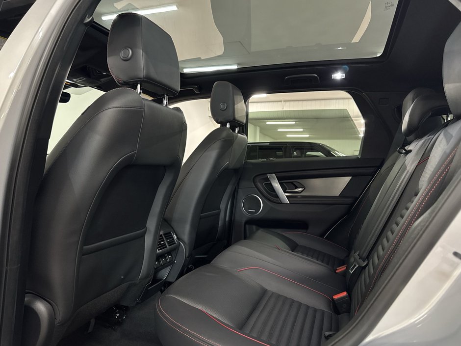 2023 Land Rover Discovery Sport 247hp R-Dynamic SE-22