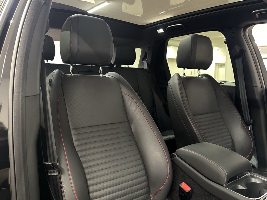 2023 Land Rover Discovery Sport 247hp R-Dynamic HSE-24