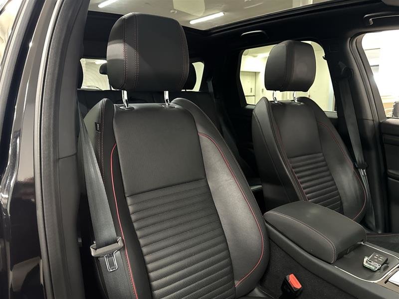 2023 Land Rover Discovery Sport 247hp R-Dynamic SE-16