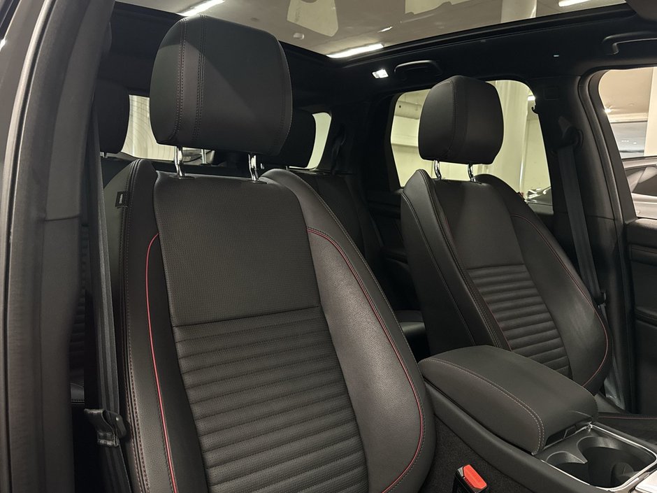 2023 Land Rover Discovery Sport 247hp R-Dynamic SE-24