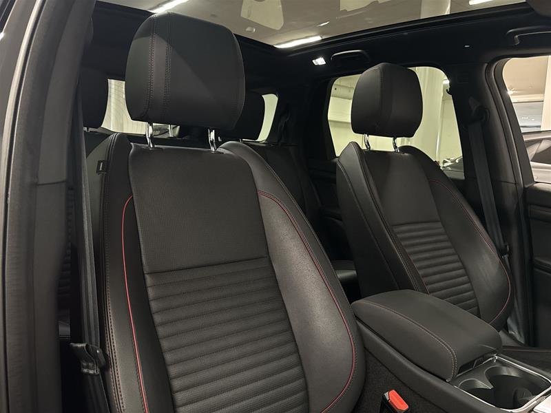 2023 Land Rover Discovery Sport 247hp R-Dynamic SE-16