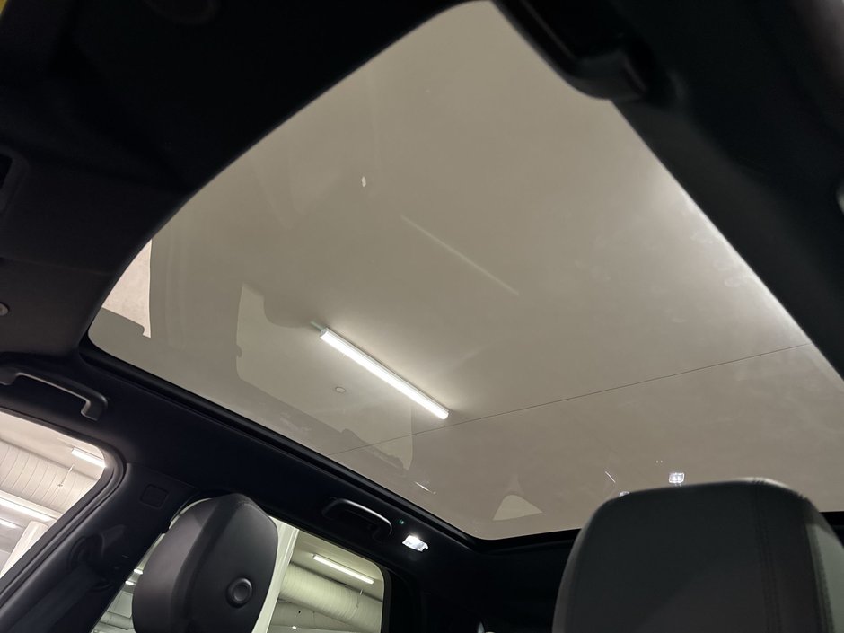 2023 Land Rover Discovery sport 247hp SE-21