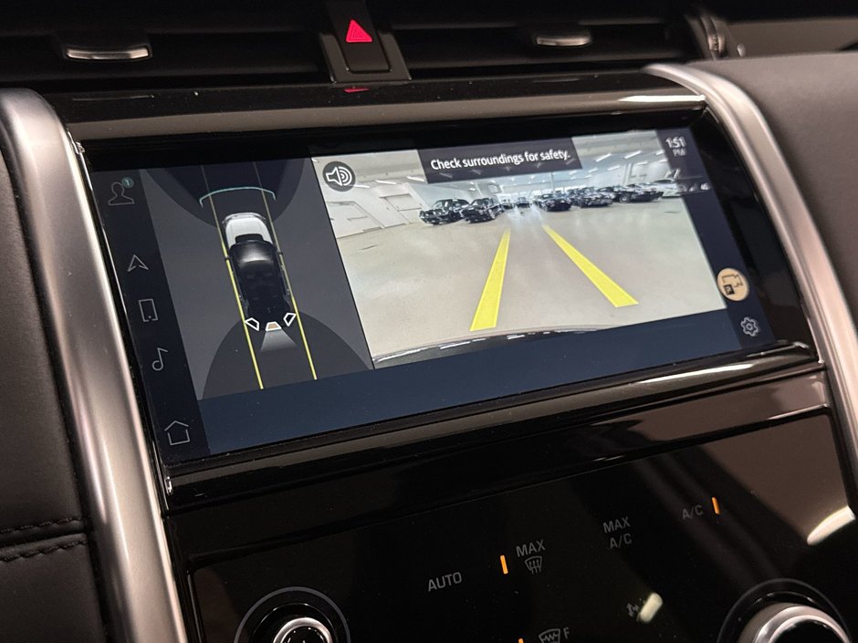 2023 Land Rover Discovery sport 247hp SE-17