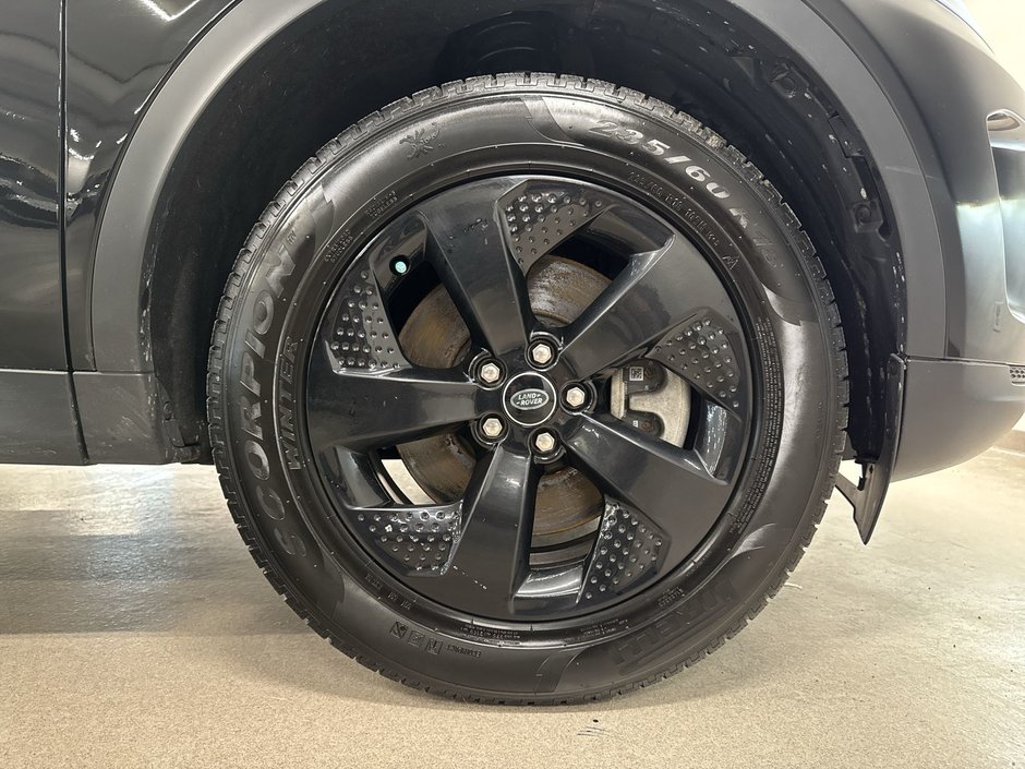 2023 Land Rover Discovery sport 247hp SE-26