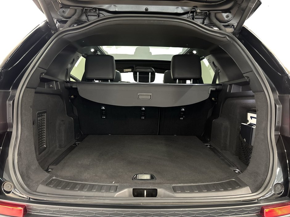 2023 Land Rover Discovery sport 247hp SE-23