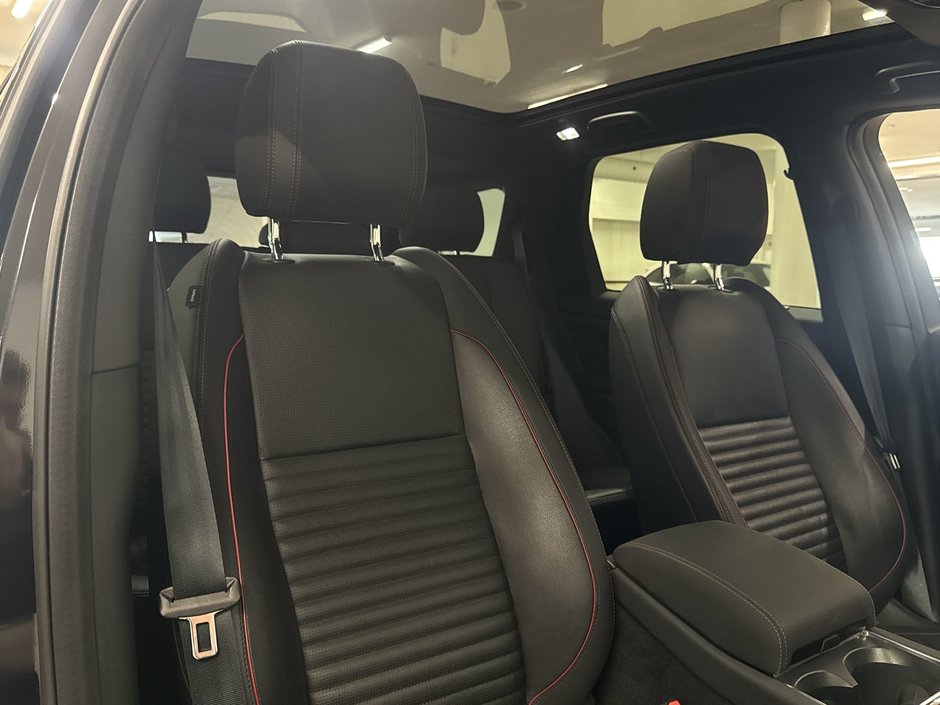 2023 Land Rover Discovery Sport 247hp R-Dynamic S-24