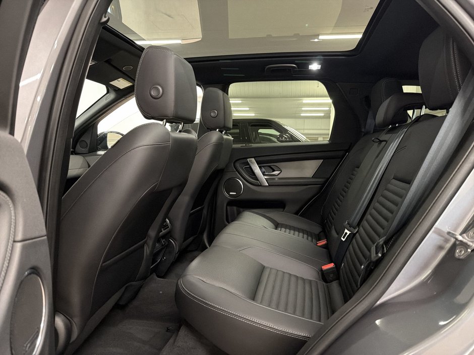 2024 Land Rover Discovery Sport P250 Dynamic SE-22