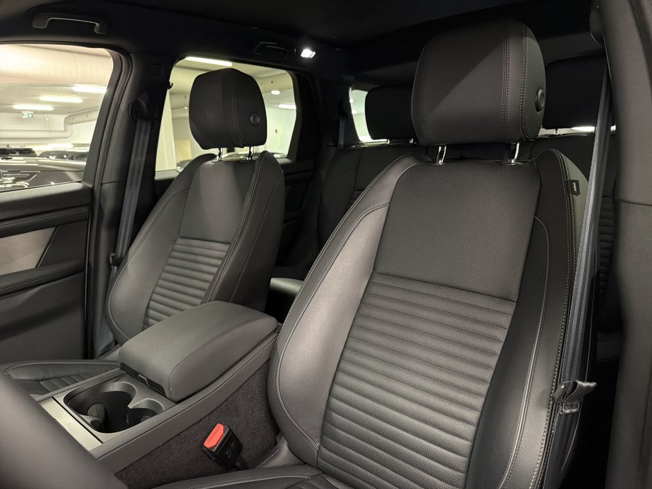 2024 Land Rover Discovery Sport P250 Dynamic SE-15