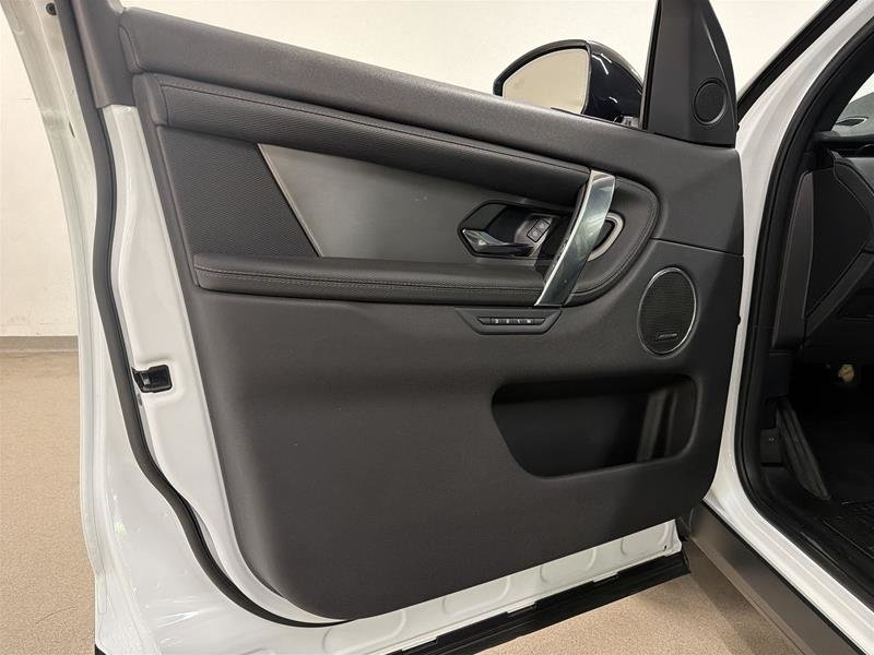 2024 Land Rover Discovery Sport P250 Dynamic SE-6