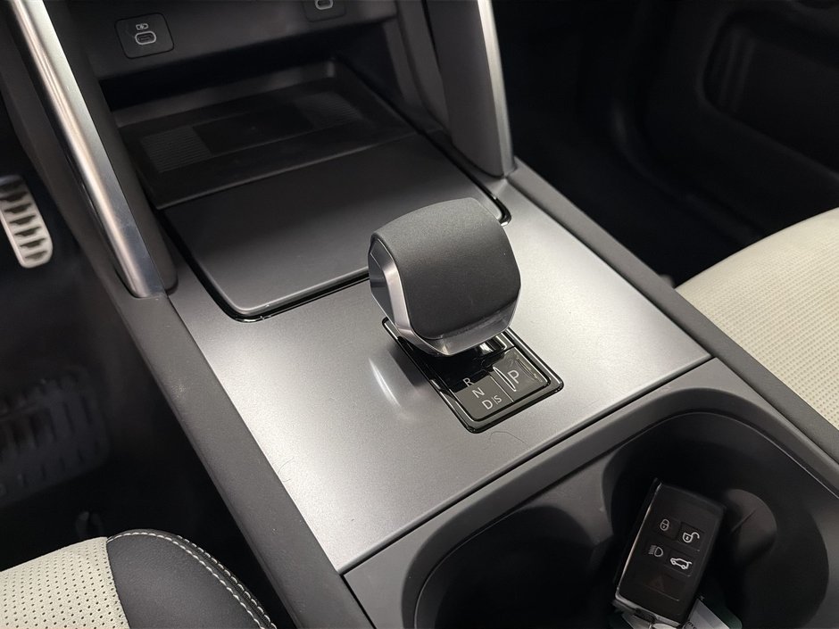 2025 Land Rover Discovery Sport Dynamic SE 4WD-24