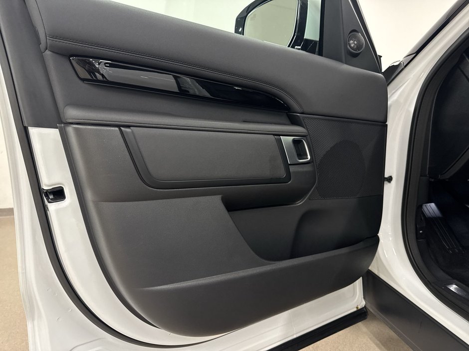 Land Rover Discovery P300 S 2022-14