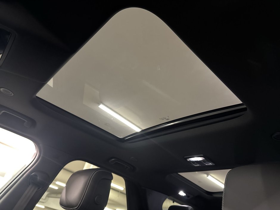 2023 Land Rover Discovery P360 R-Dynamic S-21