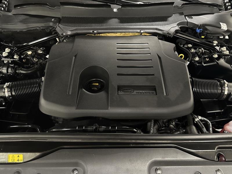 2023 Land Rover Discovery P360 R-Dynamic S (2)-17