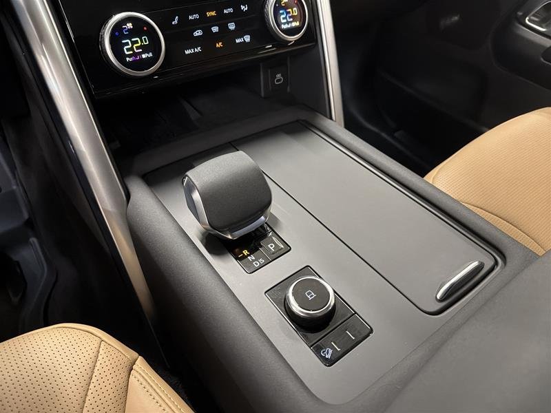 Land Rover Discovery P300 Dynamic SE 2025-10