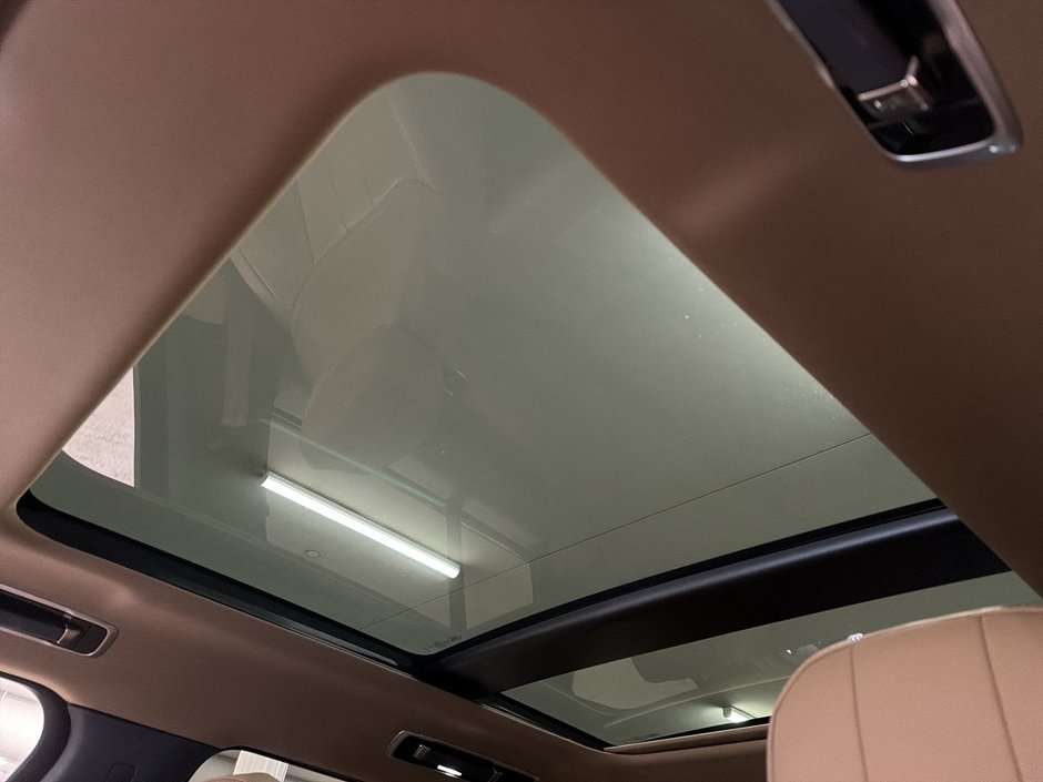 2023 Land Rover New Range Rover P530 SE SWB-21