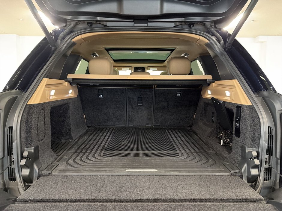 2023 Land Rover New Range Rover P530 SE SWB-23