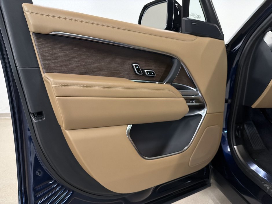 2023 Land Rover New Range Rover P530 SE SWB-14