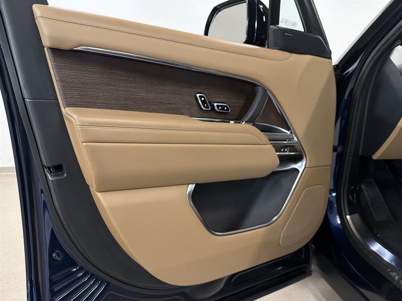 2023 Land Rover New Range Rover P530 SE SWB-6