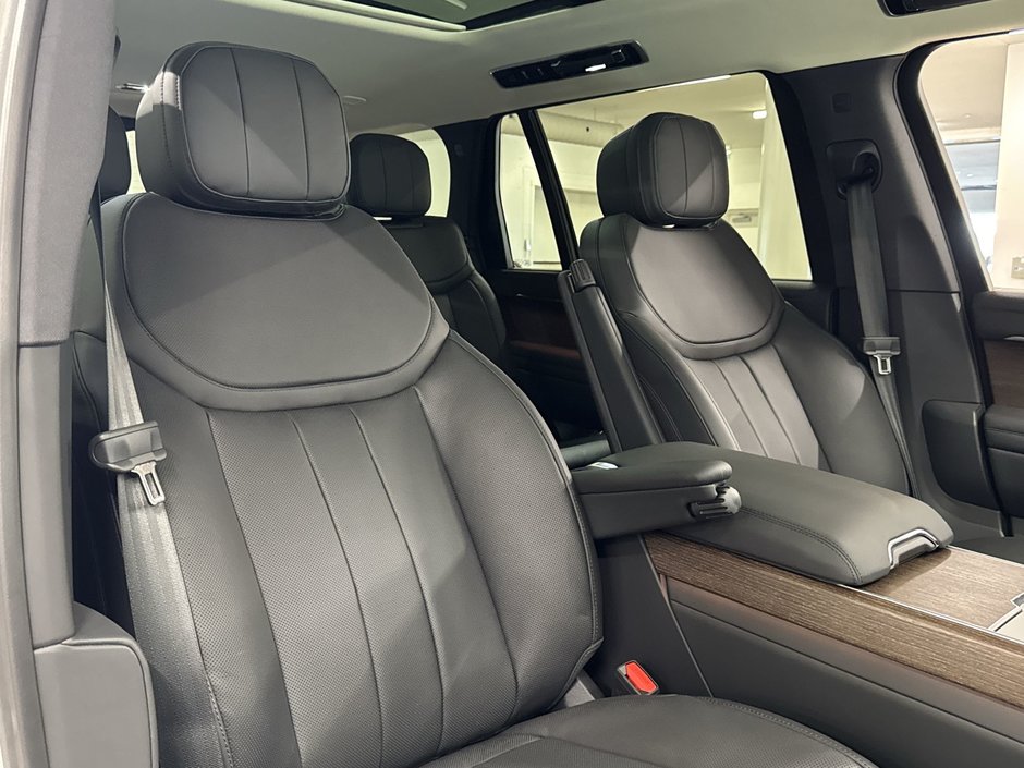 2024 Land Rover NEW RANGE ROVER P530 SE LWB 7-SEAT-24