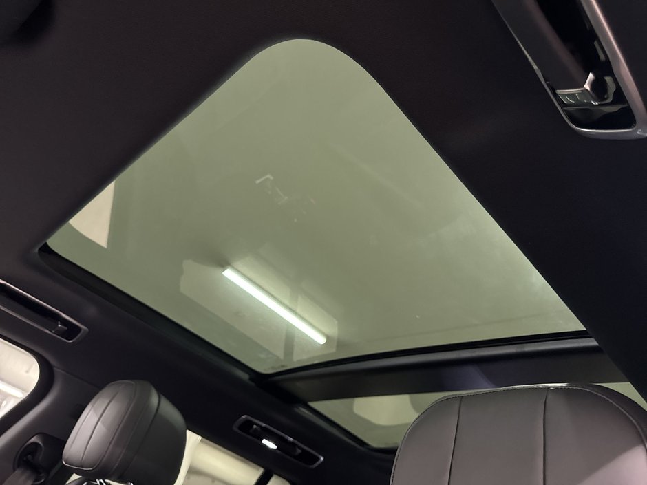 2024 Land Rover New Range Rover P530 SE SWB-21