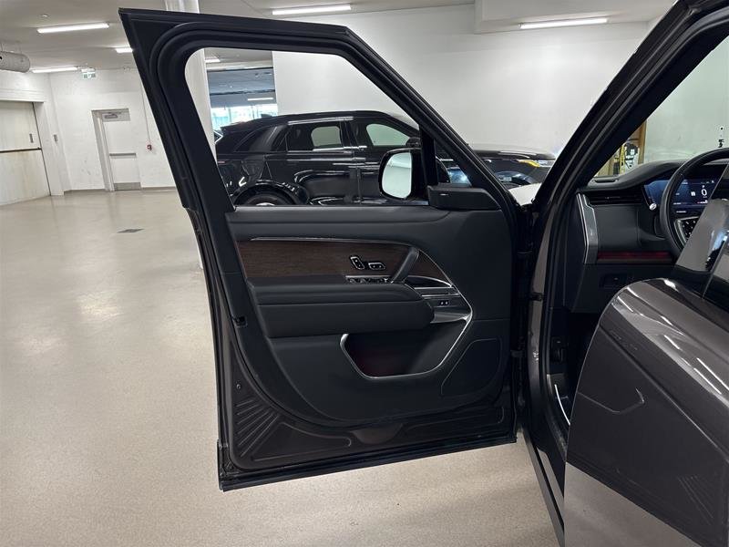2024 Land Rover NEW RANGE ROVER P530 SE SWB-6