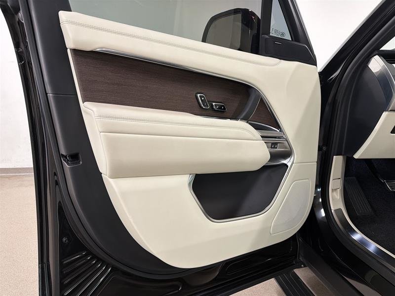 2024 Land Rover New Range Rover P400 SE SWB-6