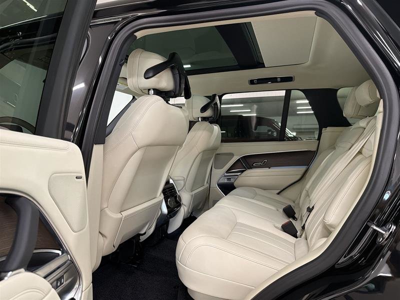 2024 Land Rover New Range Rover P400 SE SWB-14
