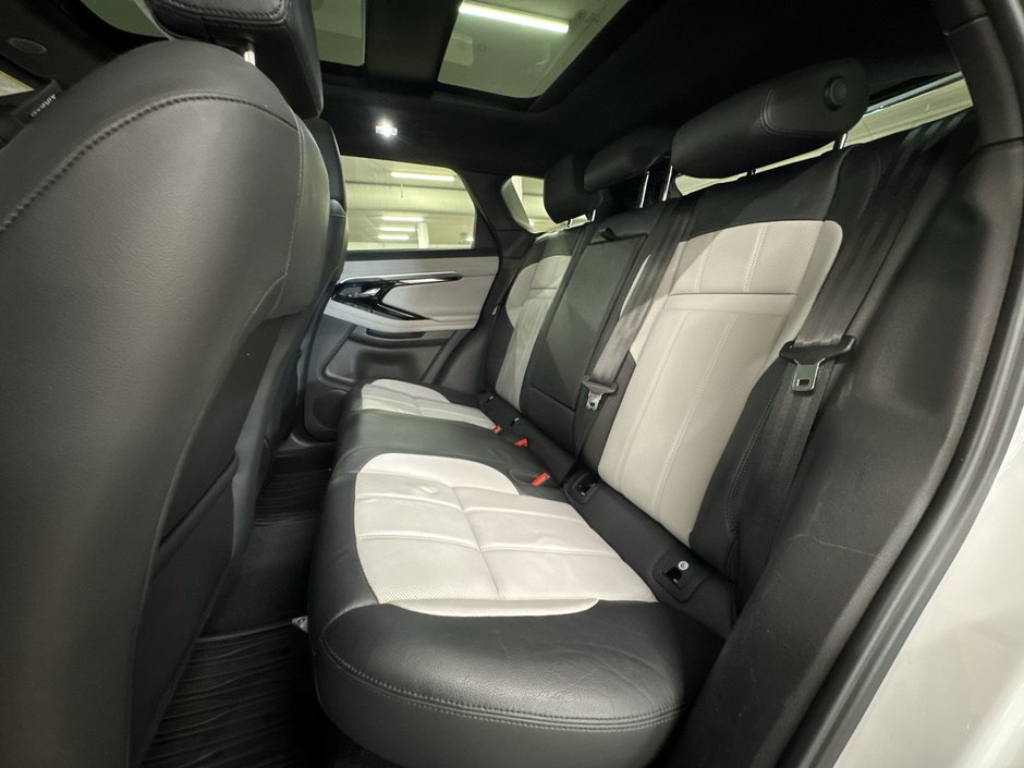 2022 Land Rover Range Rover Evoque P250 R-Dynamic SE-22