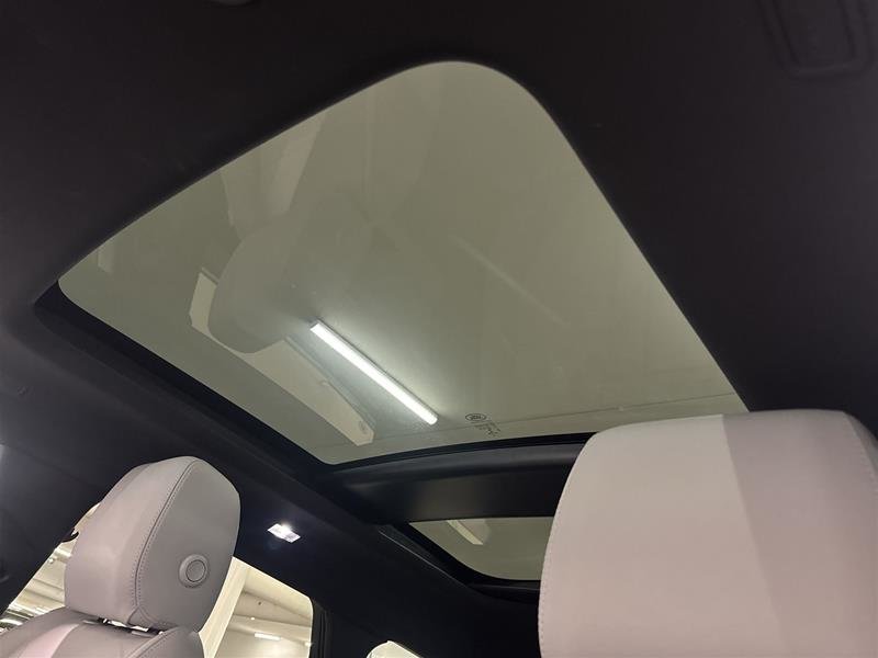 Land Rover Range Rover Evoque P250 SE 2023-13