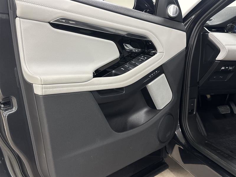 Land Rover Range Rover Evoque P250 SE 2023-6