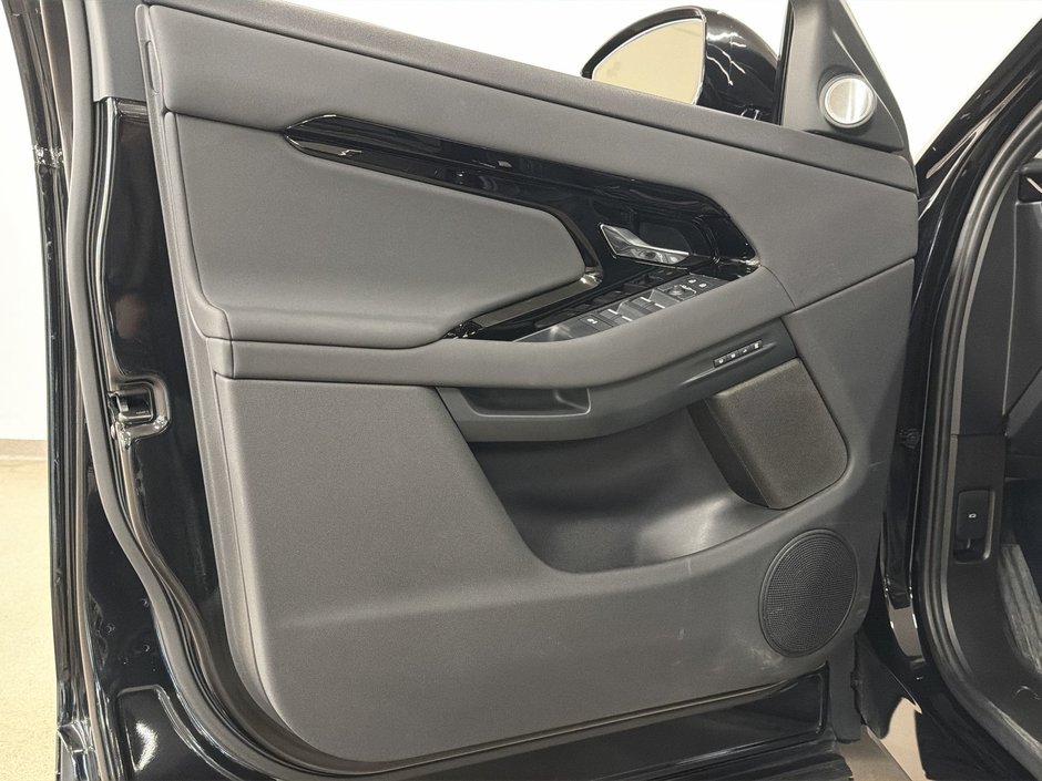 2025 Land Rover Range Rover Evoque P250 Dynamic SE-14