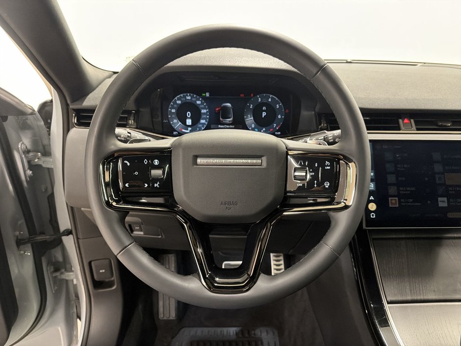 2025 Land Rover Range Rover Evoque P250 Dynamic SE-19