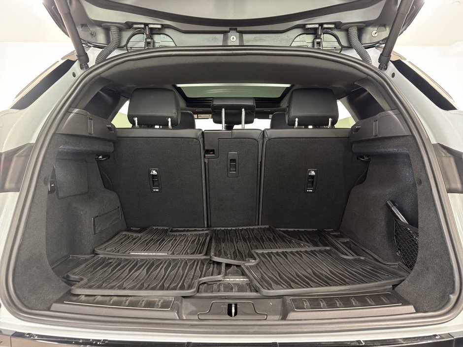 2025 Land Rover Range Rover Evoque P250 Dynamic SE-23