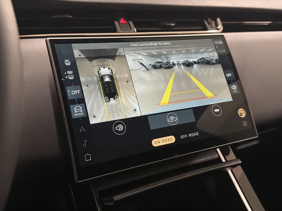 2025 Land Rover Range Rover Evoque P250 Dynamic SE-17