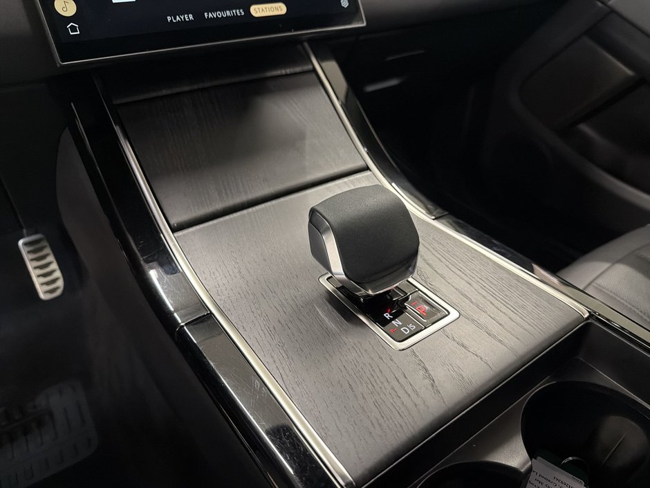 2025 Land Rover Range Rover Evoque P250 Dynamic SE-20