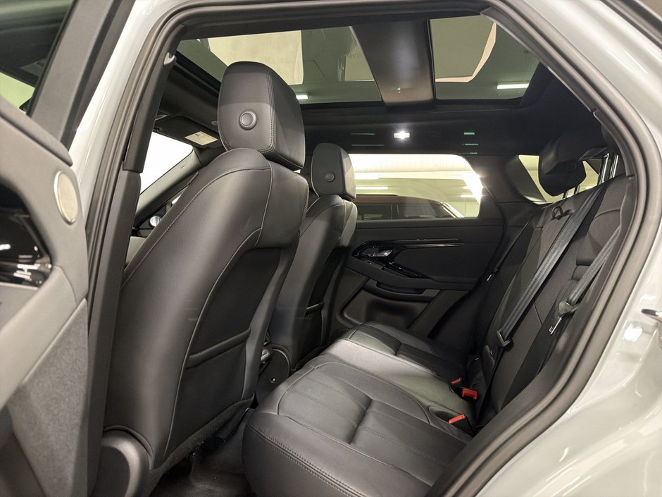 2025 Land Rover Range Rover Evoque P250 Dynamic SE-22