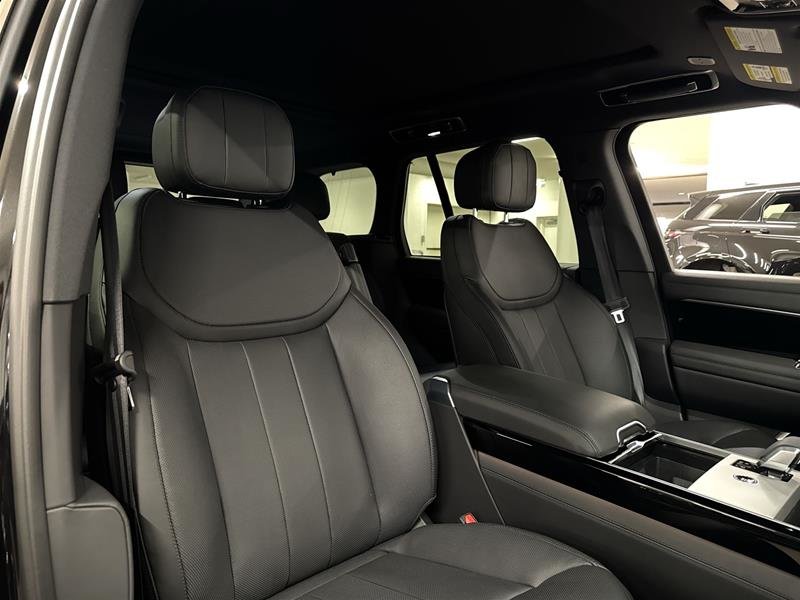 2025 Land Rover Range Rover P550e SE SWB-16